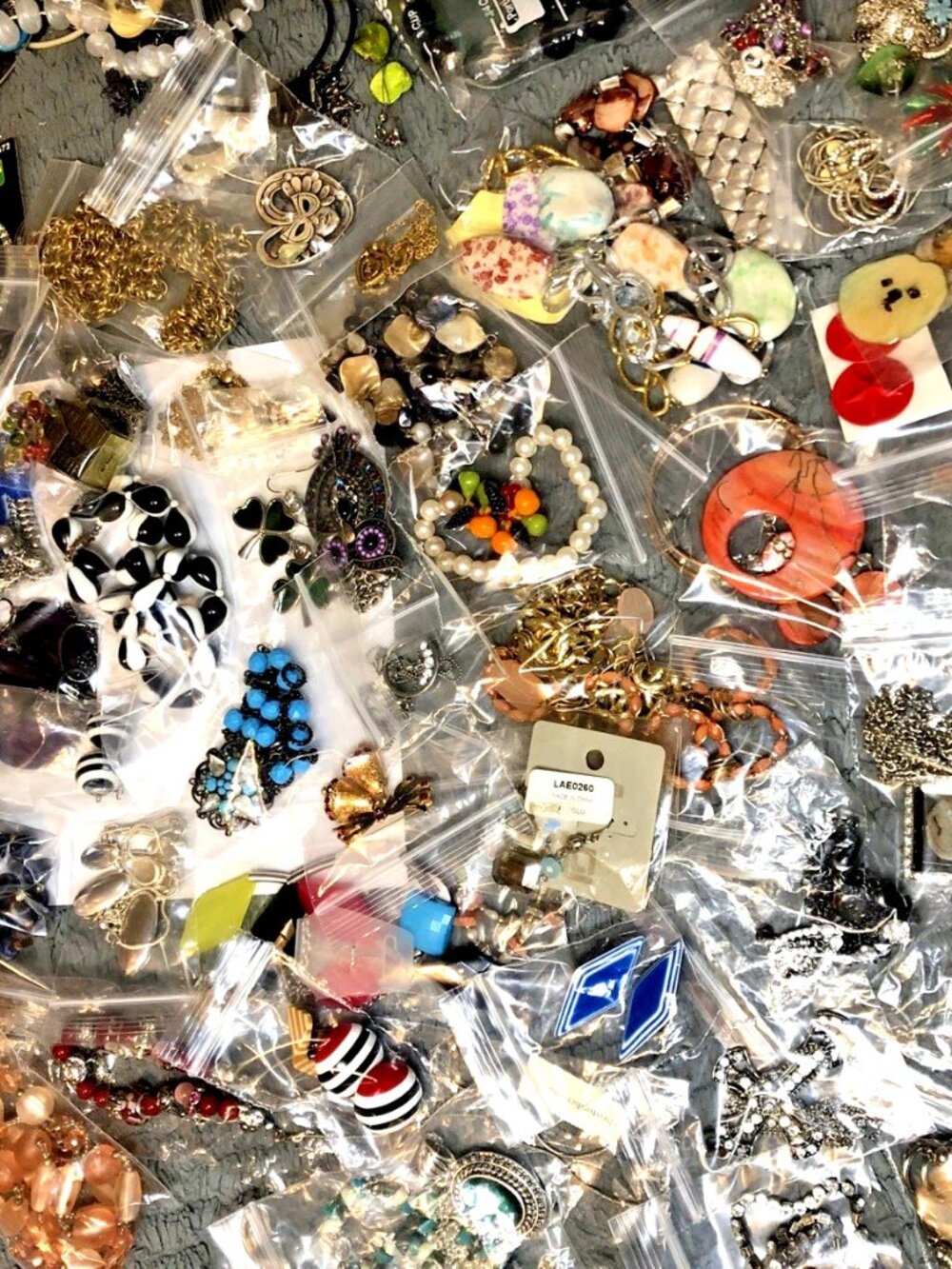 50 pcs RANDOM PICK costume Jewelry Lot, NO JUNK, pictures as SAMPLE - Picture 2 of 4